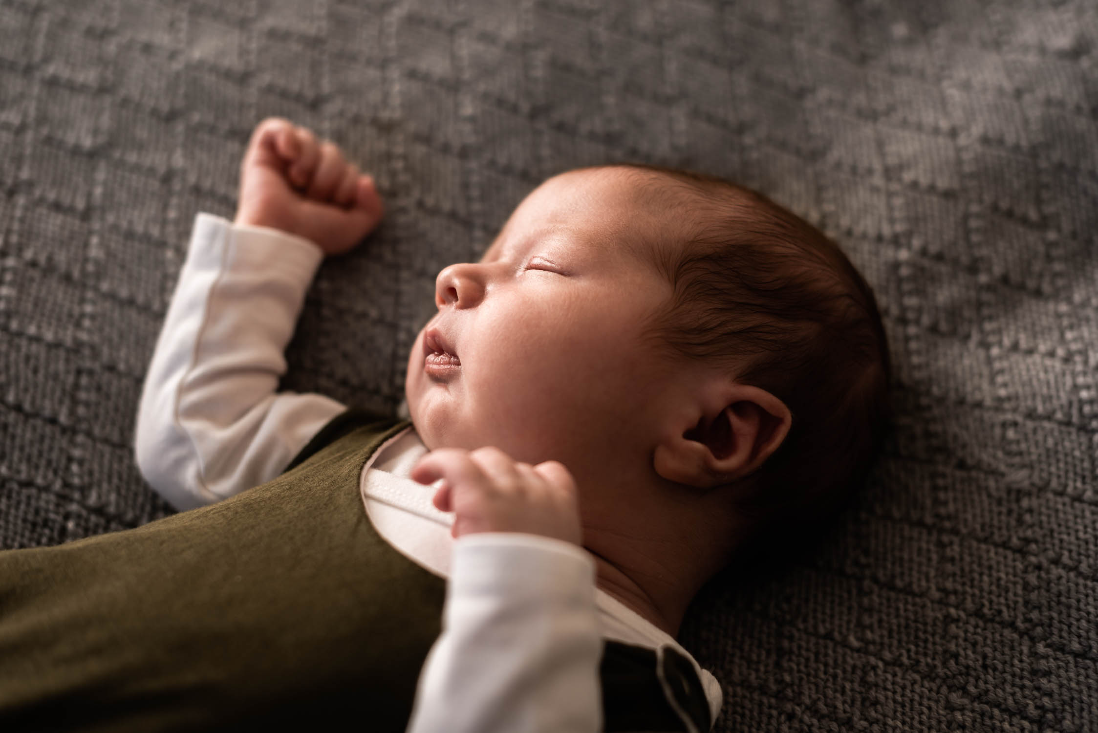 Ein Neugeborenen Baby Fotoshooting in Baden Aargau